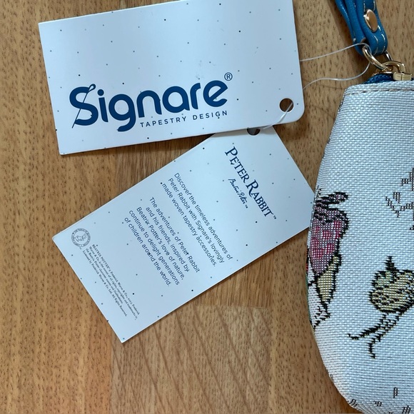 Signare Tapestry Peter
Rabbit Design Wristlet Bag  Purse 
NWOT - Picture 3 of 14